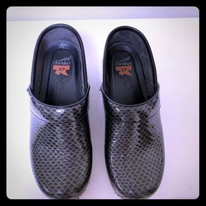 Dansko XP Snakeskin 38